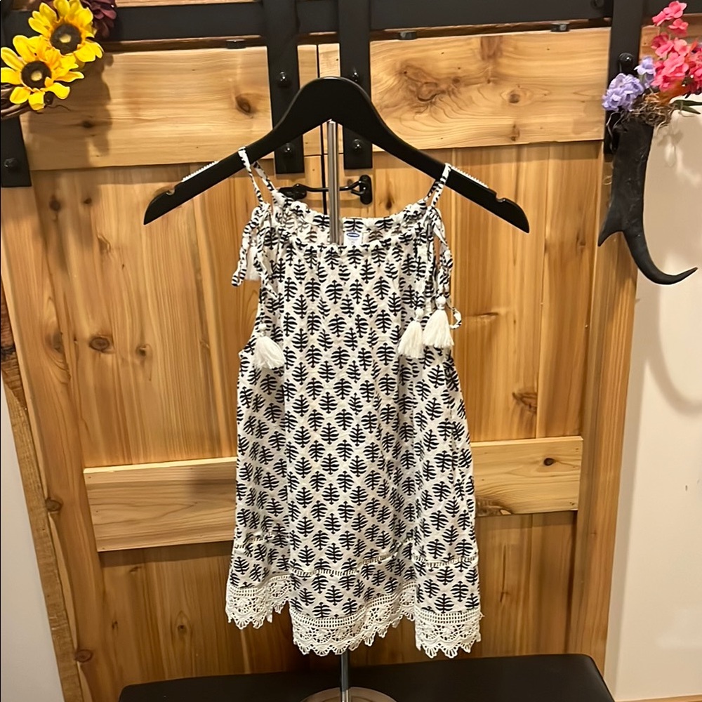 Old Navy Black and White Leaf Print Tank Top